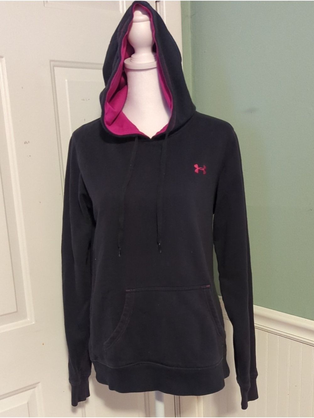 Under Armour Black Hoodie Pink Interior Fleece Lined Women's Small Soccer